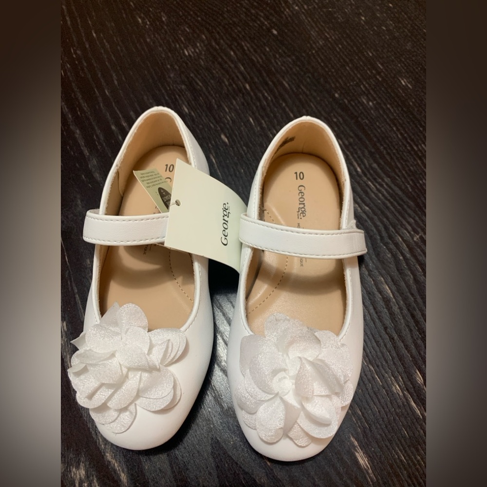 White Girls Mary Jane Shoes Flower Detail NWT Size 10